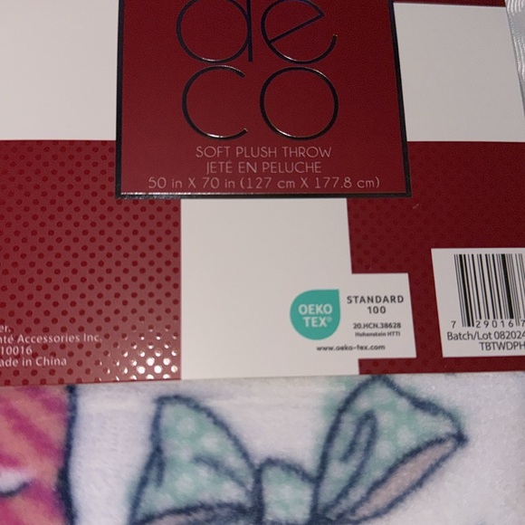 Christmas 2024 bow ribbon blanket throw 🎀 - Picture 3 of 6